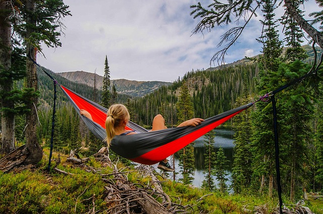 ⛺Cotton vs. Polyester Hammocks: Which One is Better?
